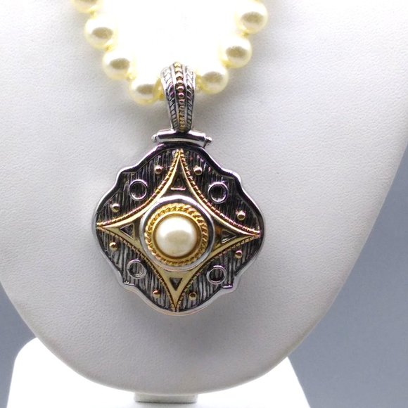 Elegant Enhancer Pendant Pearl Parure, Lustrous Knotted Glass Pearl Strand - Picture 2 of 4